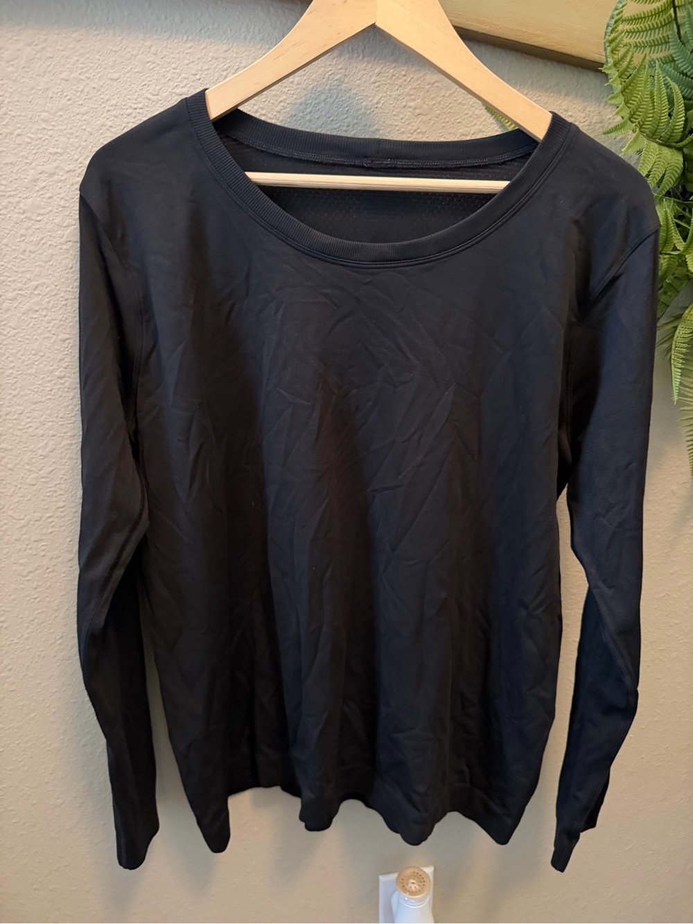 lululemon Black Long-Sleeve Scoop Neck Tee